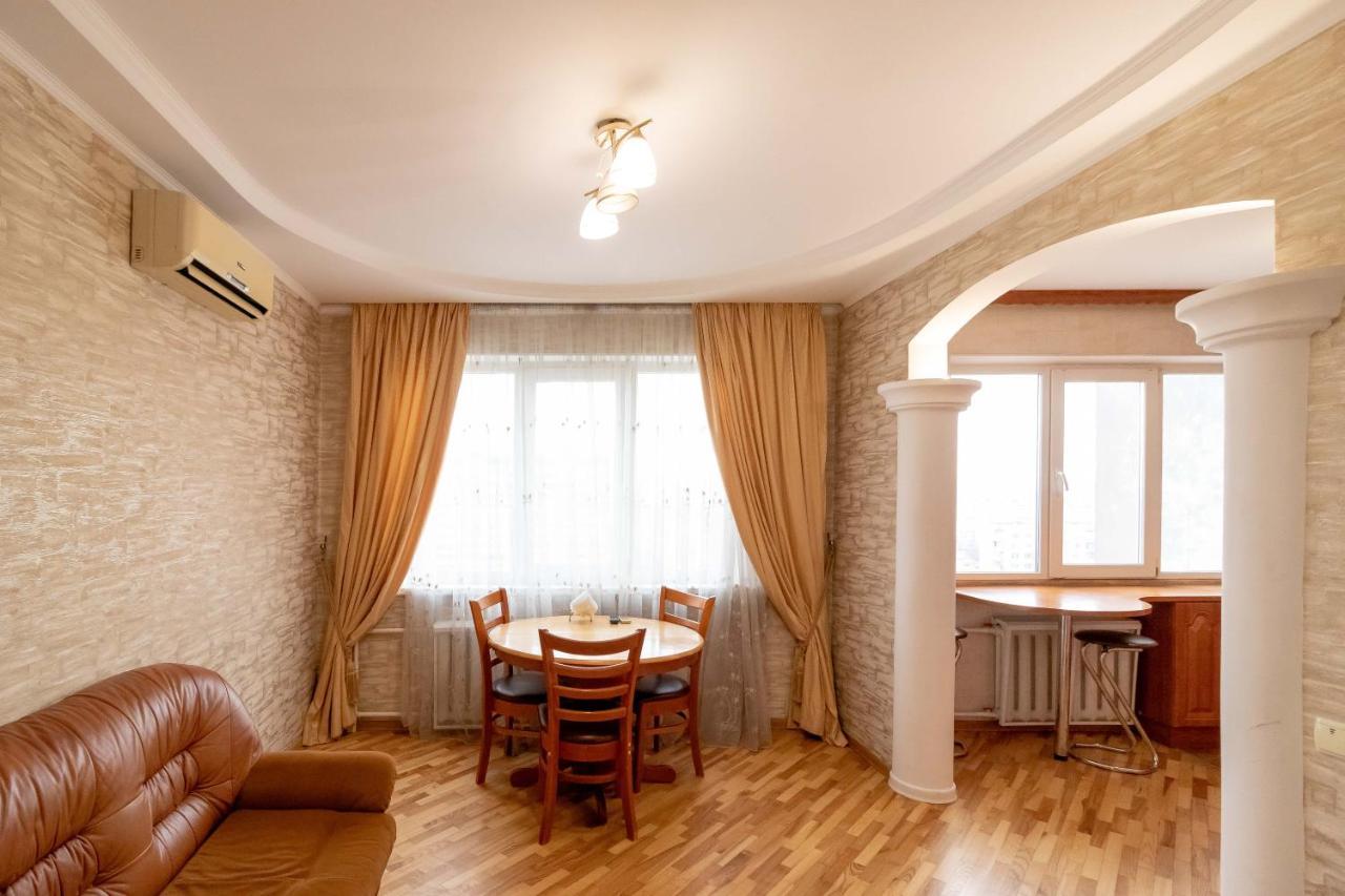 Kvartirkoff Na Ozernaya 8 Kiev Bagian luar foto
